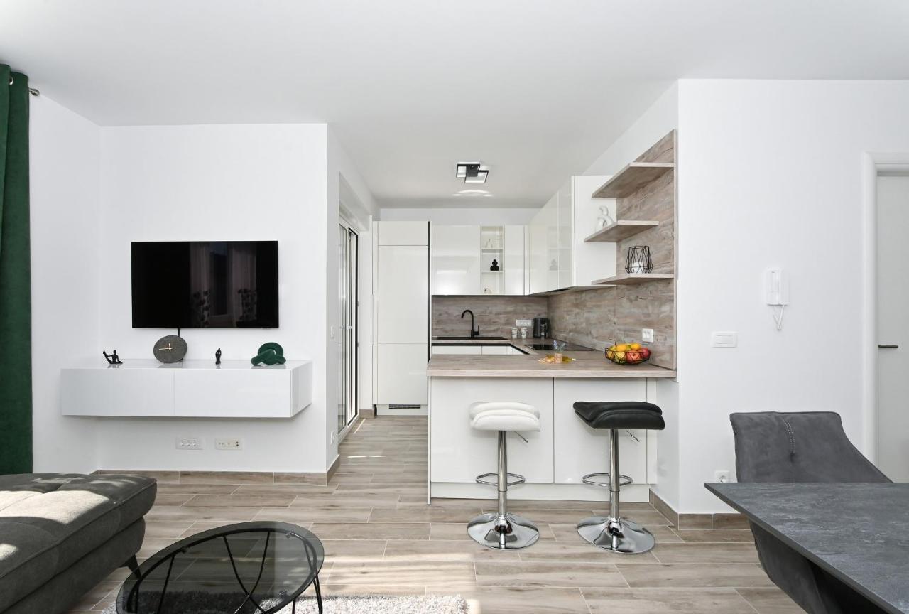 Luxury Apartment White Crystal Kastela Exterior photo